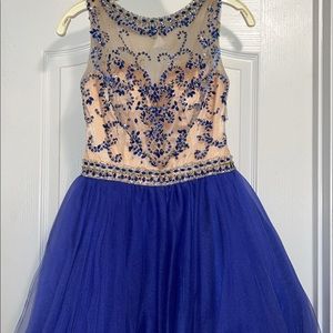 Size small and the bottom is a blue color with a purple tent.